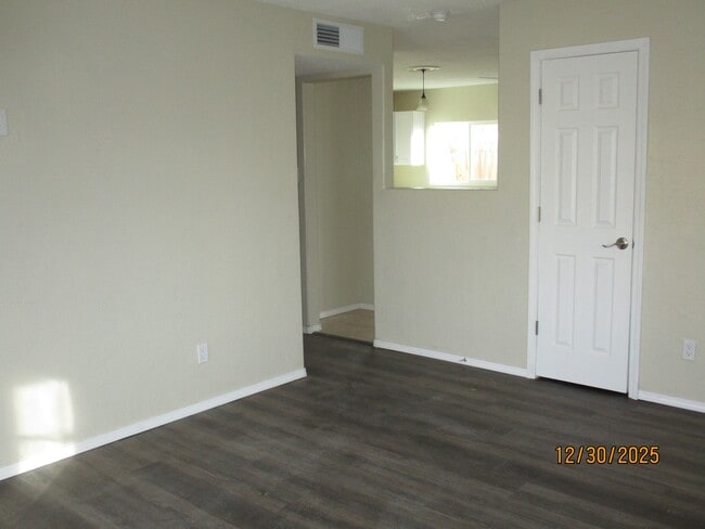 Building Photo - 13104 Oriente Ave NE