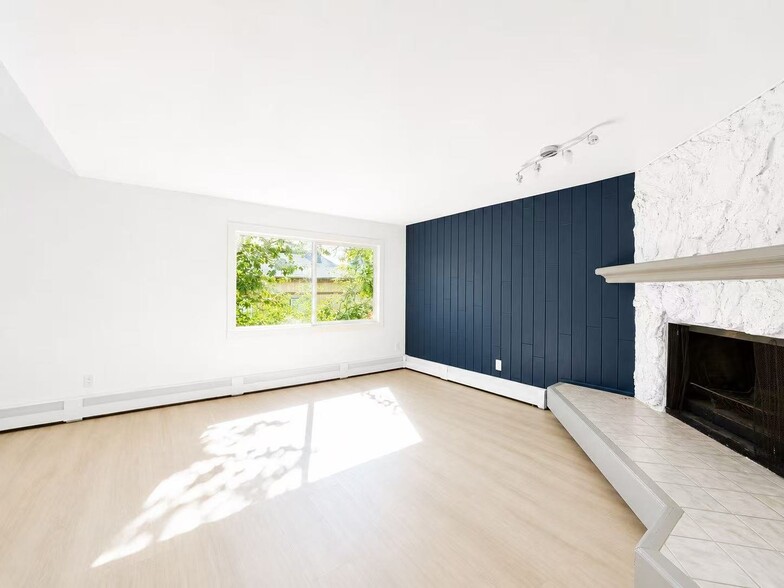 Building Photo - 4011 E Turnagain Blvd