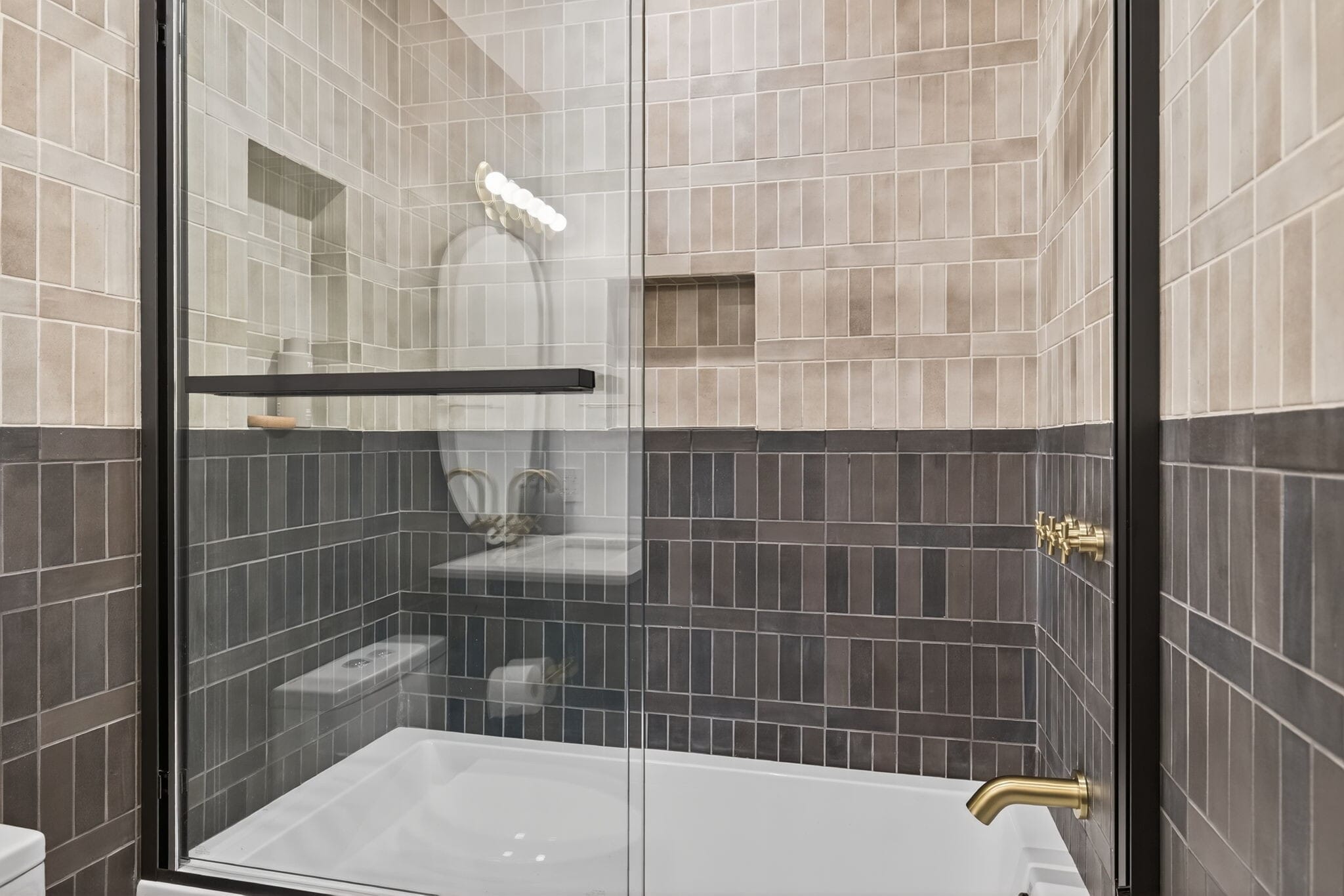 Building Photo - 218 E Surfside Dr