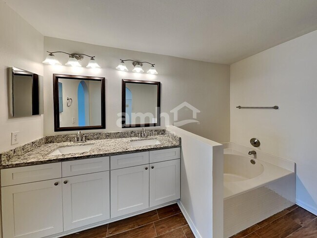 Building Photo - 12904 Brookcrest Pl