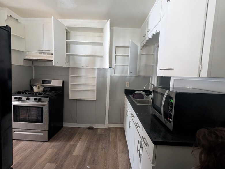 kitchen - 611 Gordon St