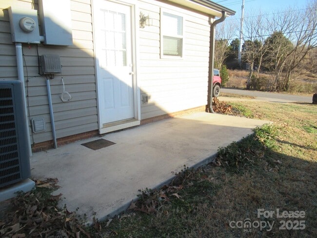 Building Photo - 406 S Flint St