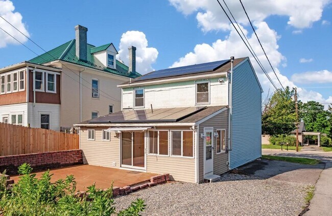Building Photo - Charming Single Family for Lease