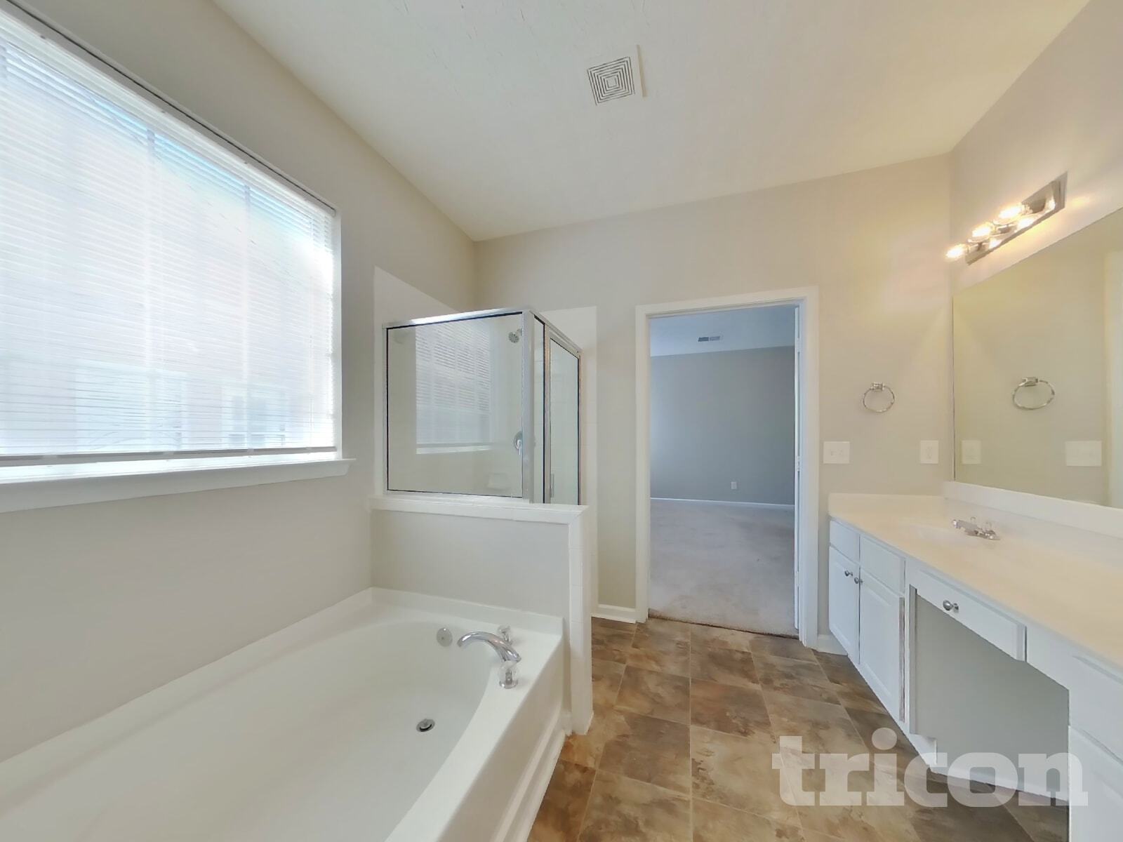 Building Photo - 1427 Wilshire Way