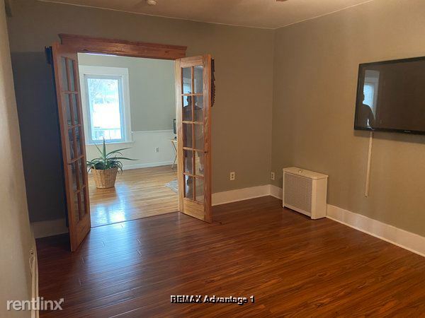 Building Photo - 3 br, 1 bath Townhome - 6 Billow St L Unit L
