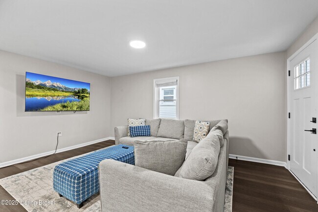 Building Photo - 1112 E Burnett Ave