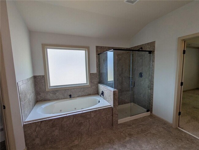 Building Photo - 4635 Belcrest Way