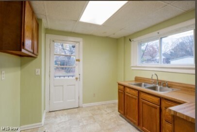 Building Photo - 975 W Wilbeth Rd