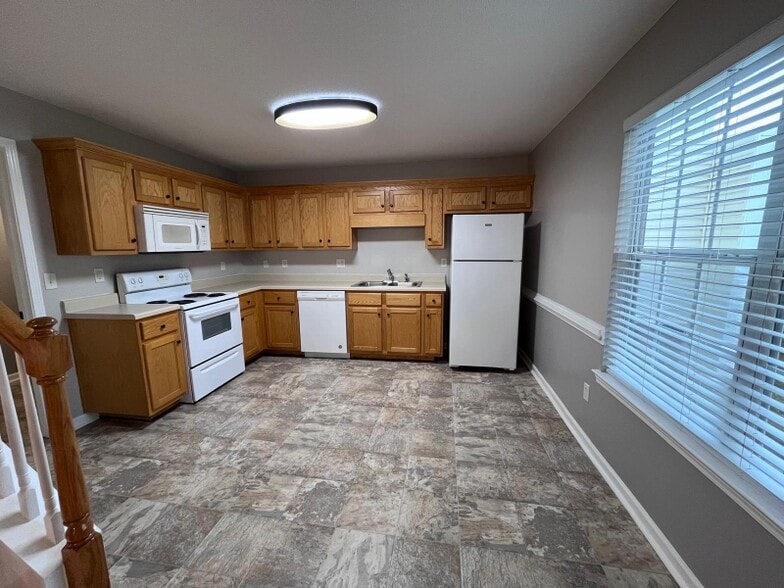 Building Photo - 530 City Park Dr