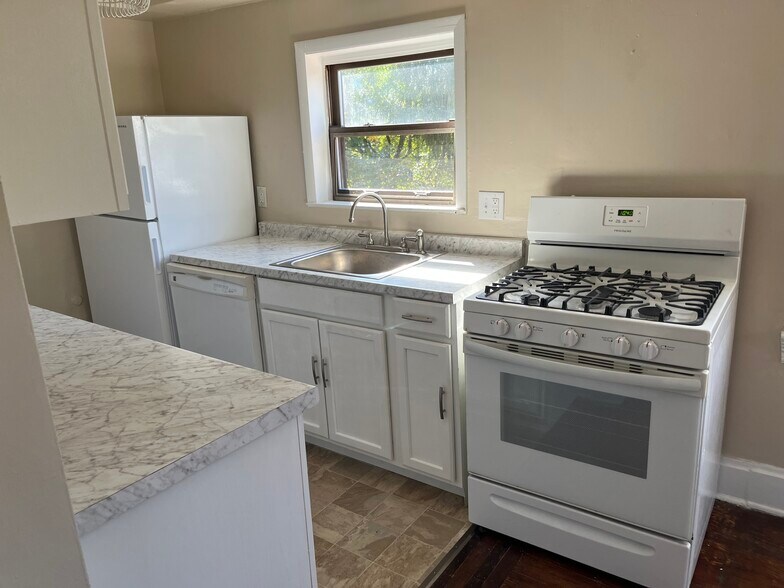 Building Photo - 433 Herschel St