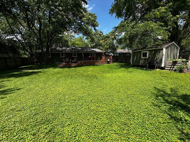 Building Photo - 22W441 Arbor Ln