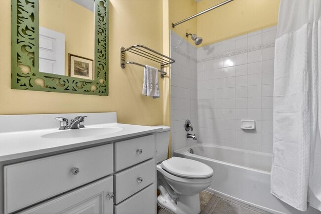 Building Photo - 401 Hilton Head Ct