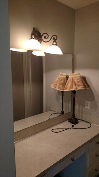 Vanity - 5736 Murrayhill Rd