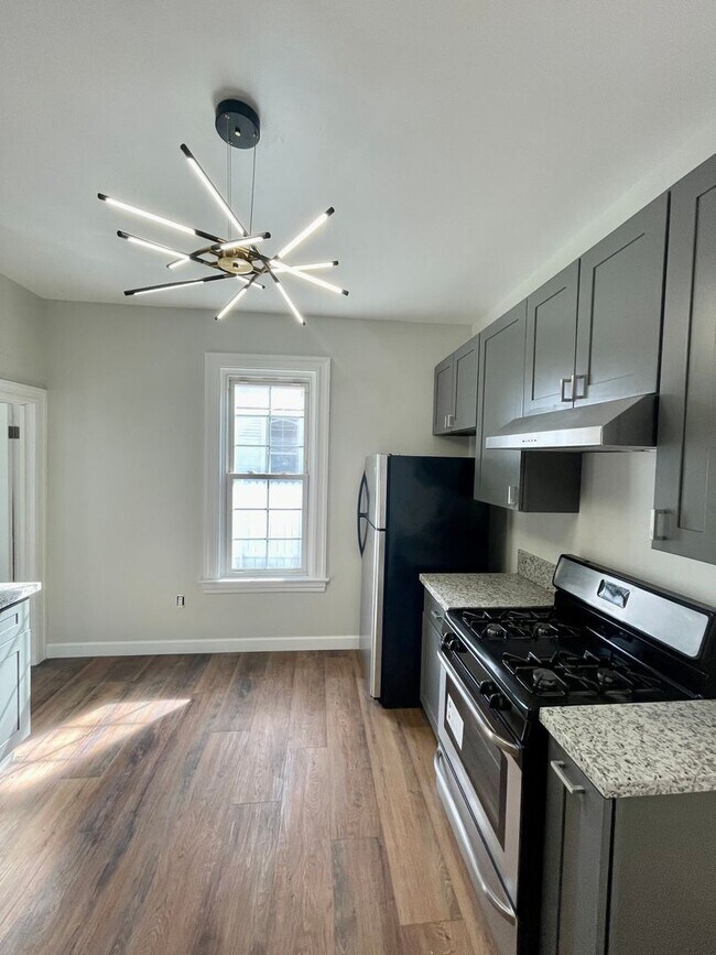 Building Photo - Renovated 3 Bed + 2 Bath Home in Los Angeles!