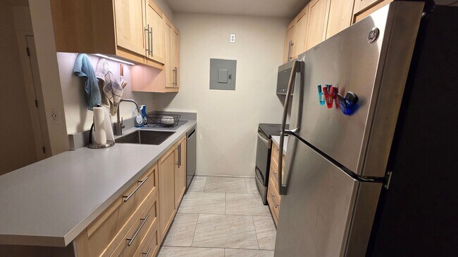 Building Photo - 2 Bedroom 1 Bath - Blocks from Pearl Street and Downtown