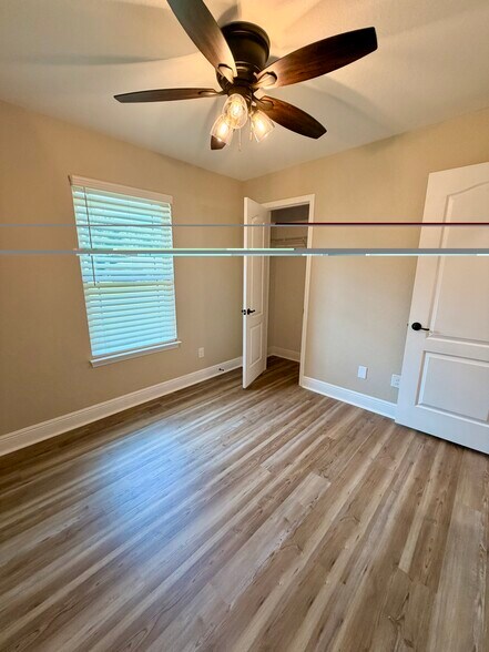 Building Photo - 8826 Bluebell St