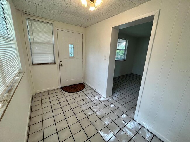 Building Photo - 860 44th Ave N