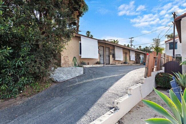 Building Photo - 105 Avenida Rosa