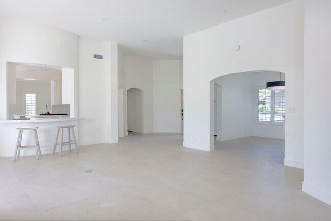 Building Photo - 28 Park Mirage Ln