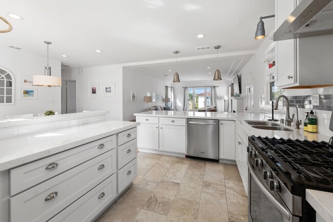 Building Photo - Charming La Jolla Beach Cottage