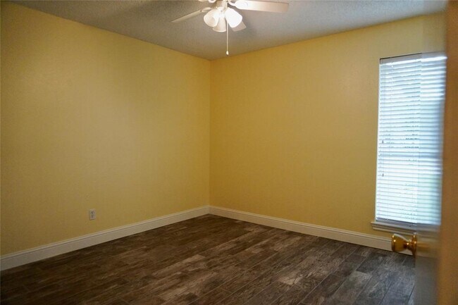 Building Photo - 10519 Sagetrail Dr