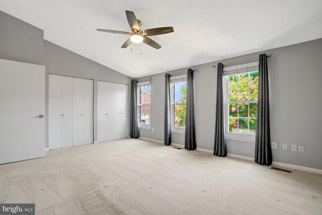 Building Photo - 6063 Hydrangea Dr
