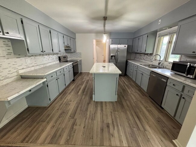 Building Photo - 5305 Carnation Wy