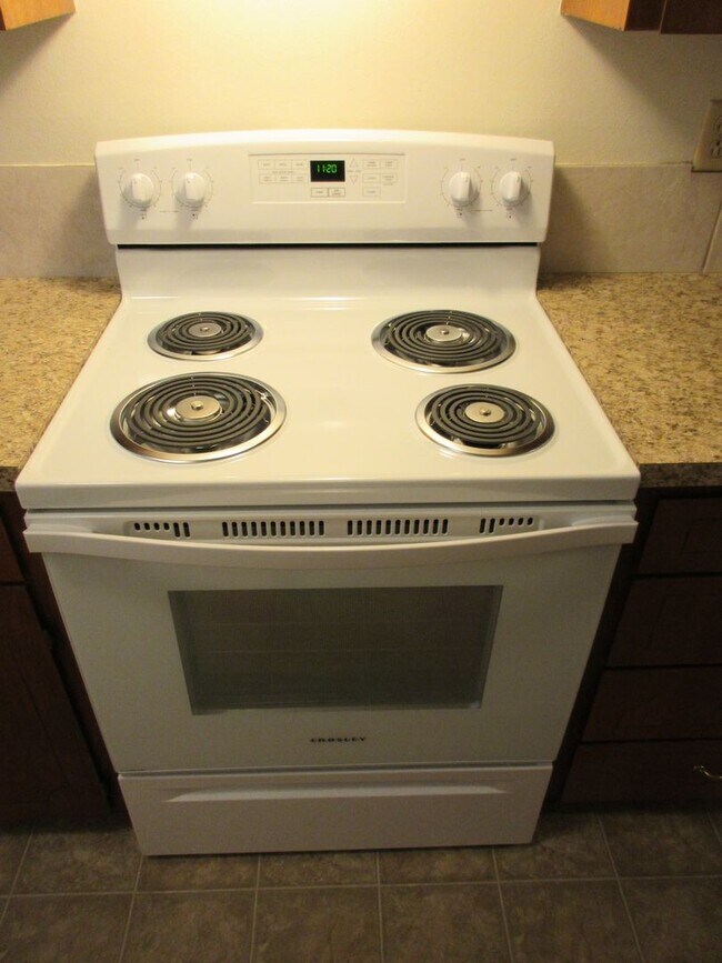 Building Photo - One Bedroom Apartment Close to Downtown