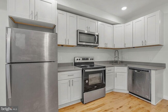 Building Photo - 2153 N Franklin St