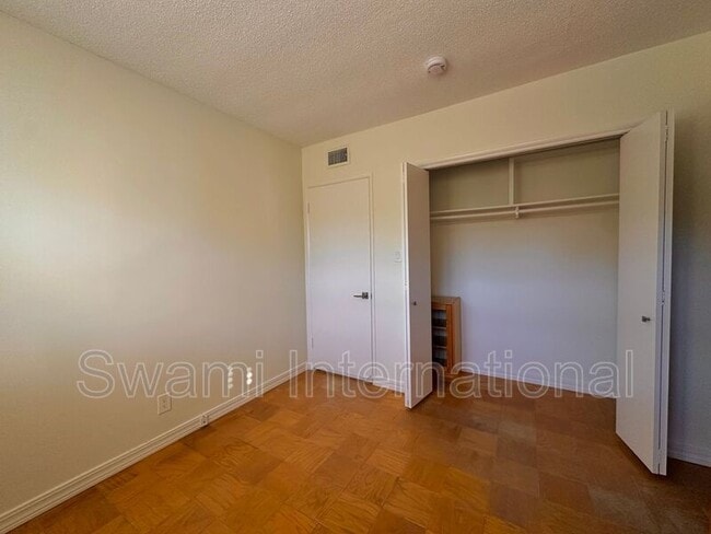 Building Photo - 1820 Avenida Estudiante