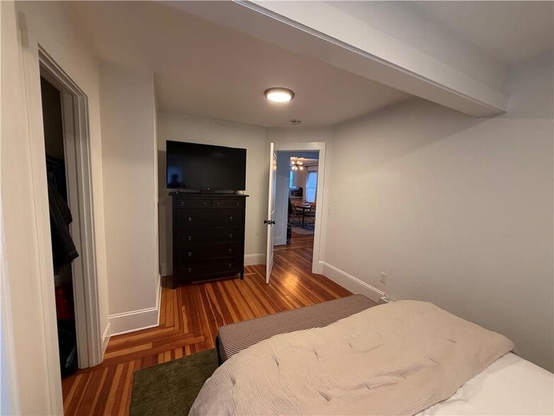 Building Photo - 16 Apthorp Ave