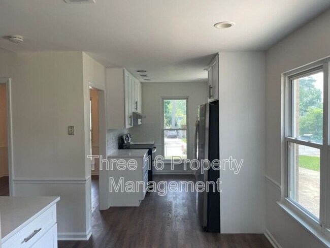Building Photo - 4207 Fairfield Cir