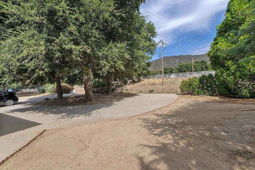 Building Photo - 39220 San Francisquito Canyon Rd