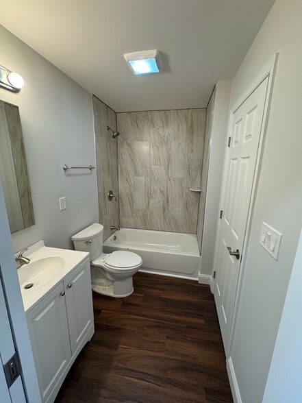 Building Photo - 10 S Ann St