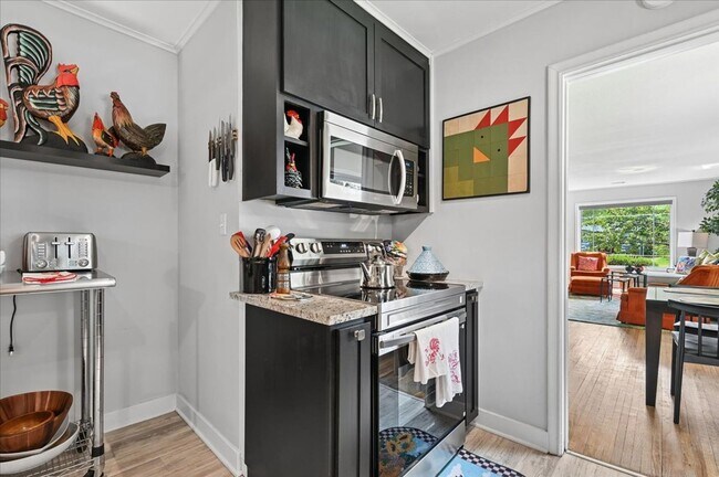Building Photo - 1103 E 39th St