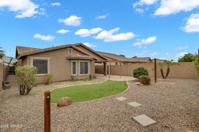 Building Photo - 1383 E Mayfield Dr