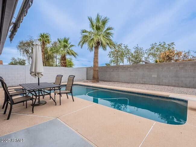 Building Photo - 5817 S Siesta Ln