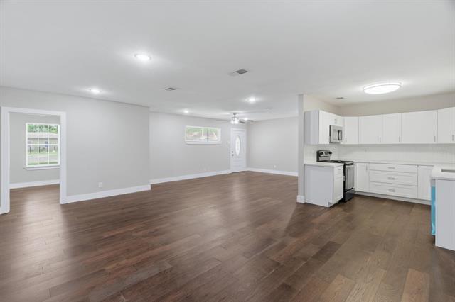 Building Photo - 2204 Dunloe Ave