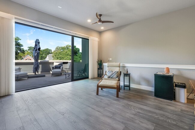 Building Photo - 1364 Vine St