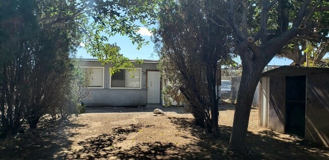 Building Photo - **COMING SOON ** 3 Bed 1 Bath Home