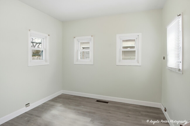 Building Photo - 33759 N Lake Shore Dr