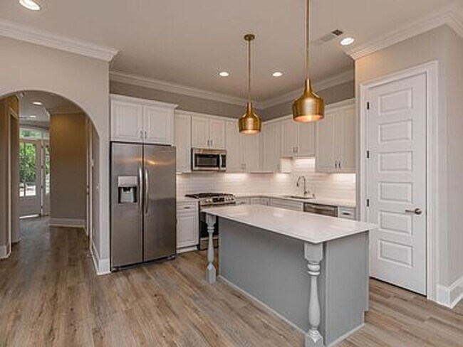 Building Photo - Gorgeous New Townhomes