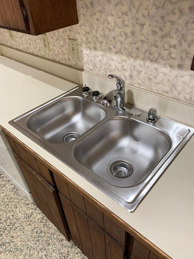 Building Photo - 128 Chesapeake Ct