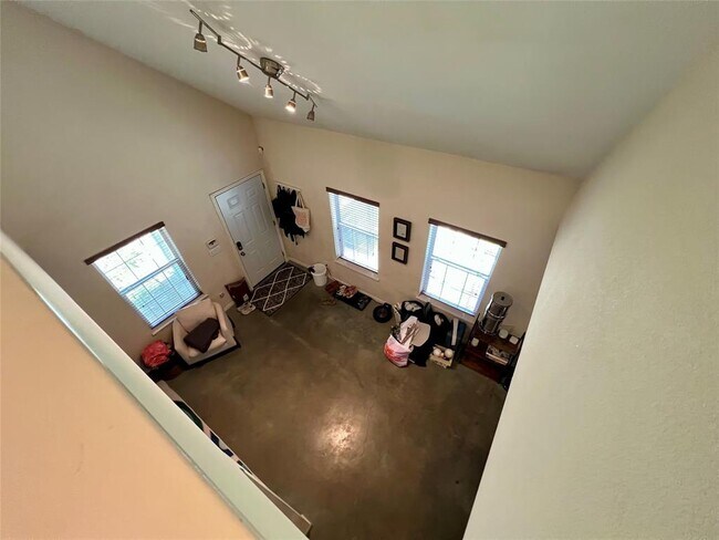 Building Photo - 2409 Santa Rosa St
