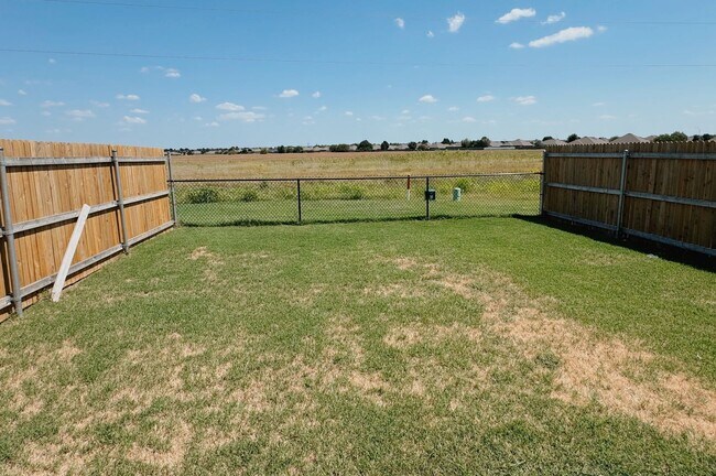 Building Photo - Townhome For Rent NW OKC!