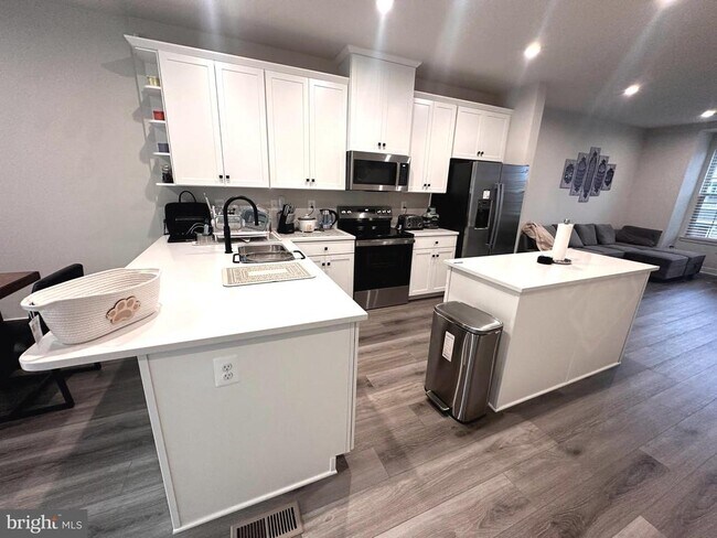 Building Photo - 19809 Habitat Ter