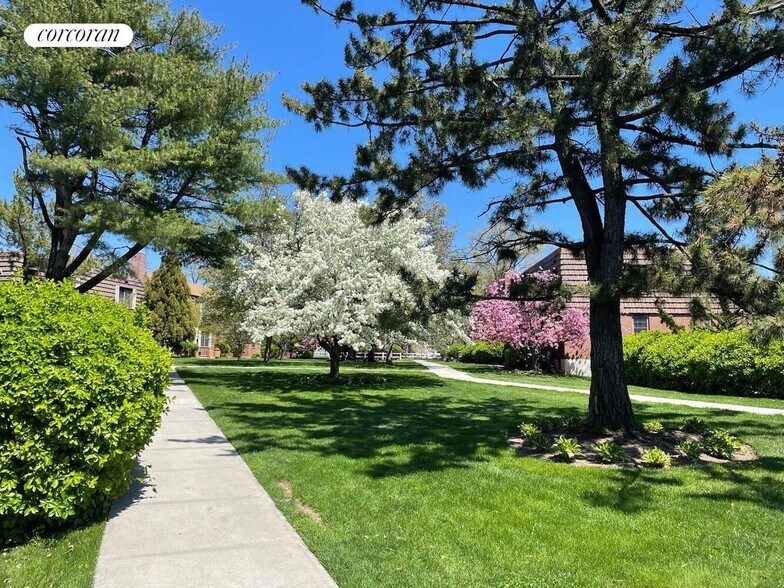 Building Photo - 70-39A Park Dr E