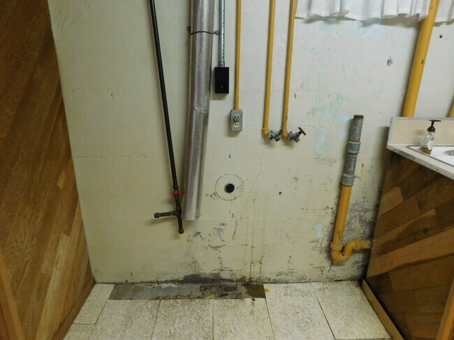 Building Photo - 4Bd/1.5Ba Two Story Home - Available soon!