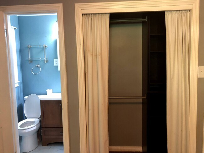 Building Photo - Branch