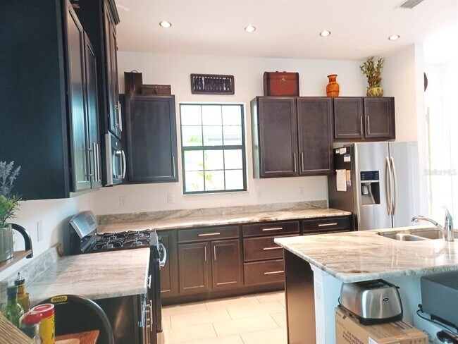 Building Photo - 839 7th Ave N